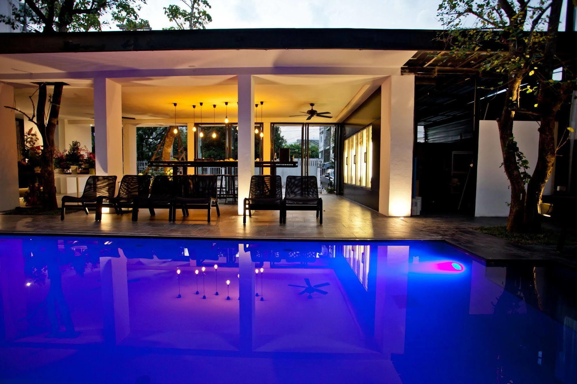 Bed Phrasingh-Adults Only Hotel Chiang Mai Ngoại thất bức ảnh